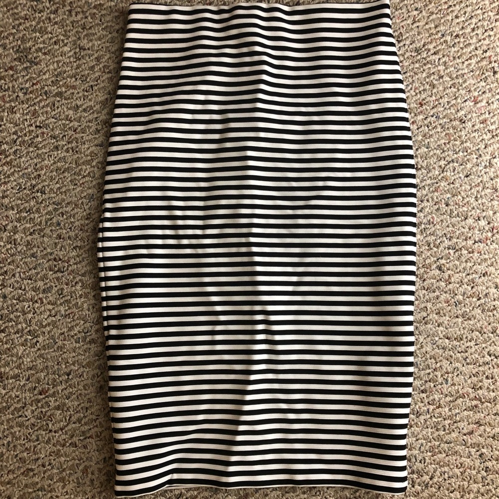 High waisted striped skirt